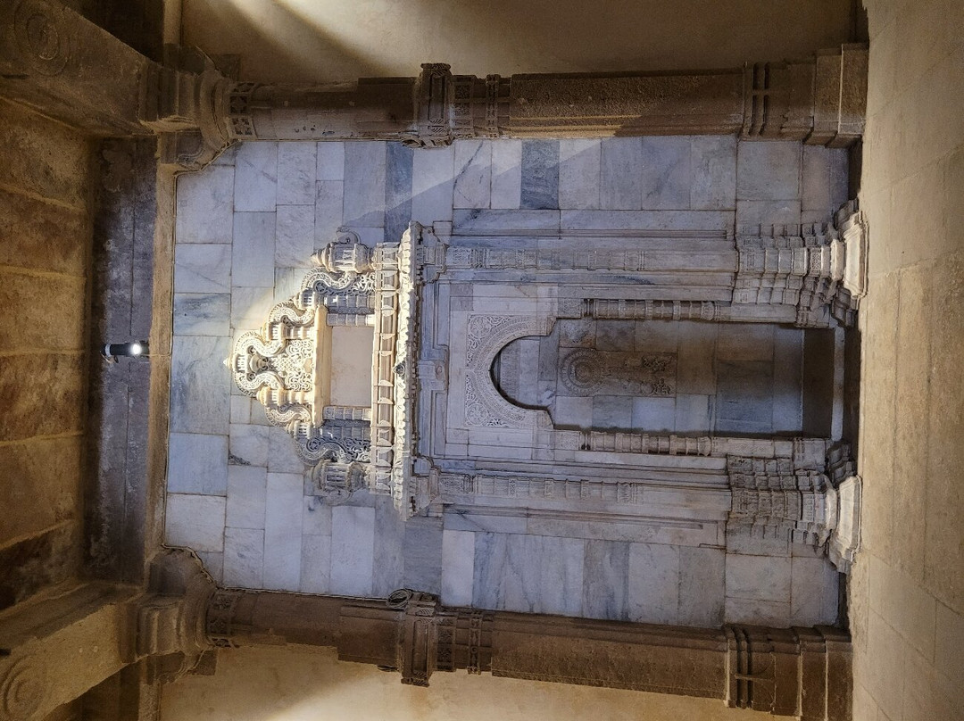 Adi Kadi Vav-居那加德必去景点