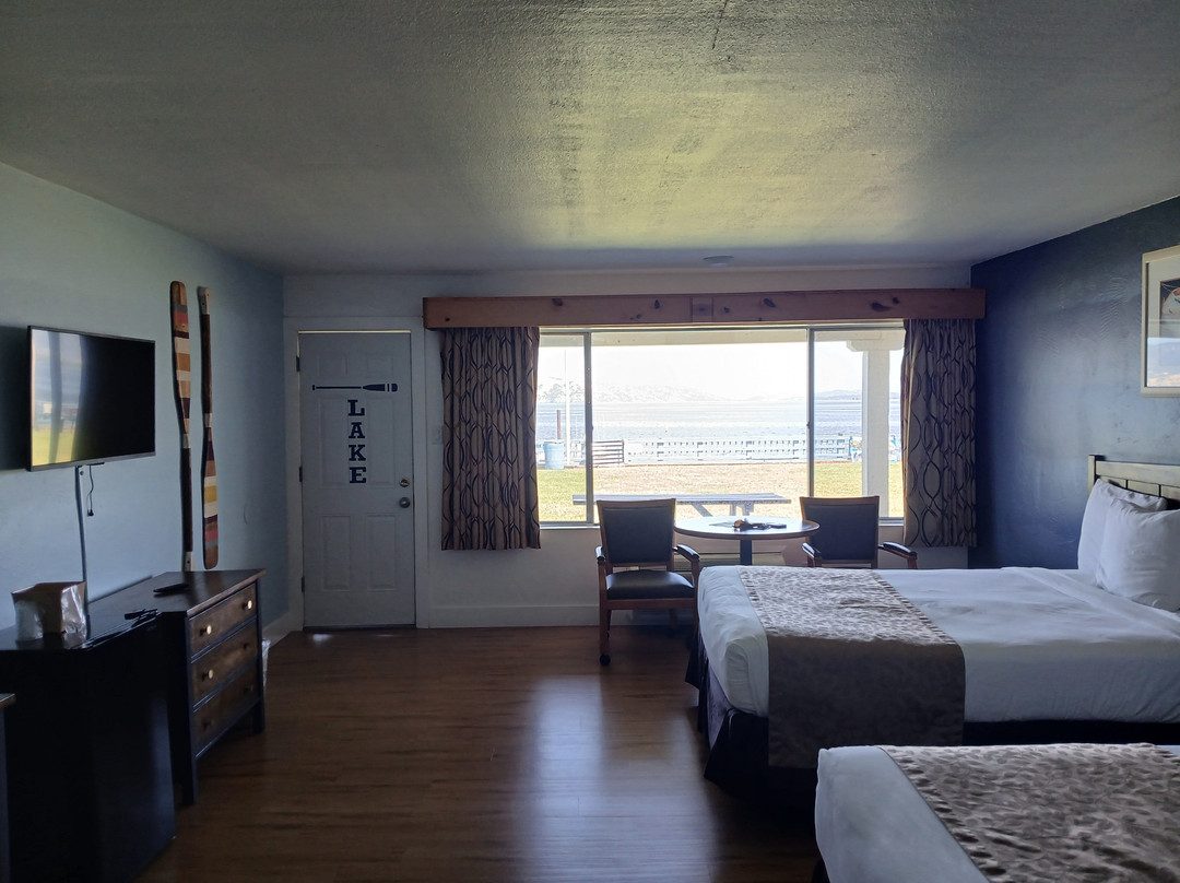 Skylark Shores Resort主图