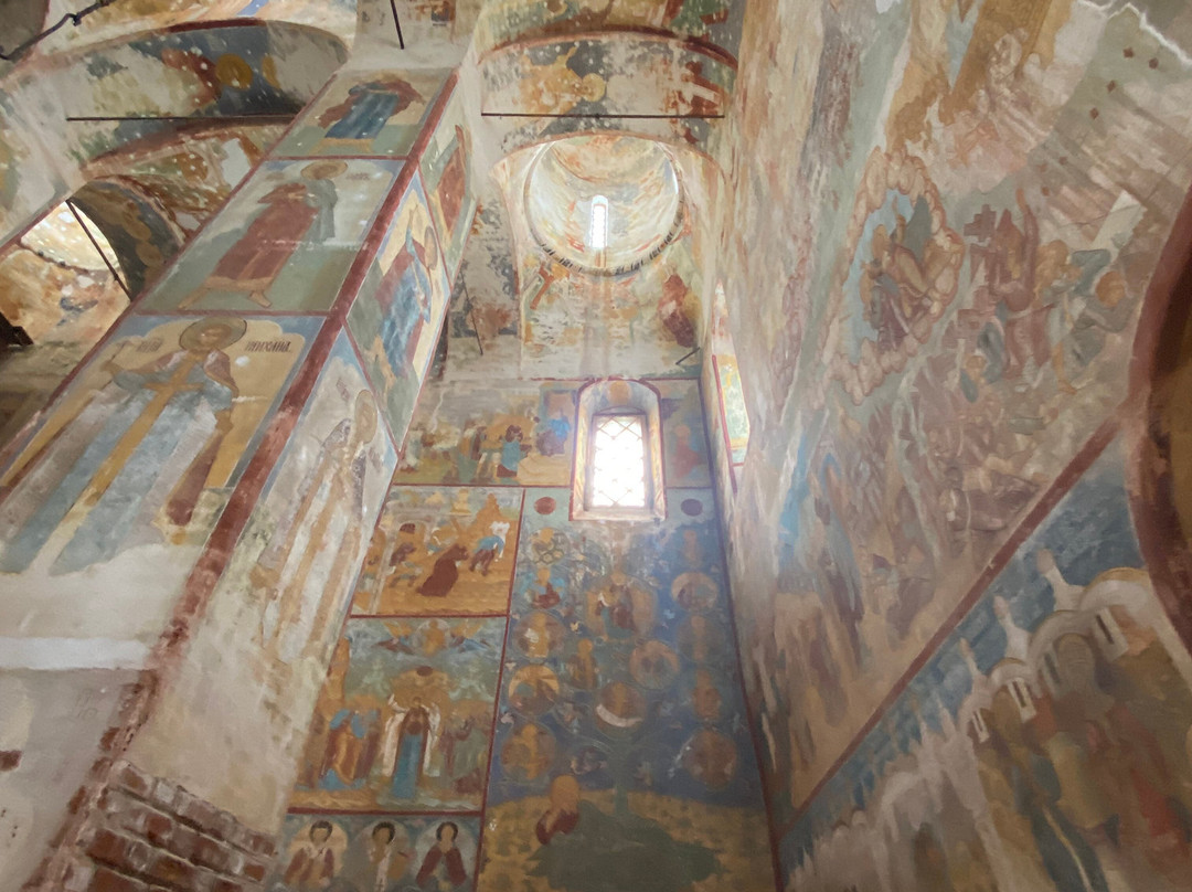 Holy Cross Cathedral景点图片