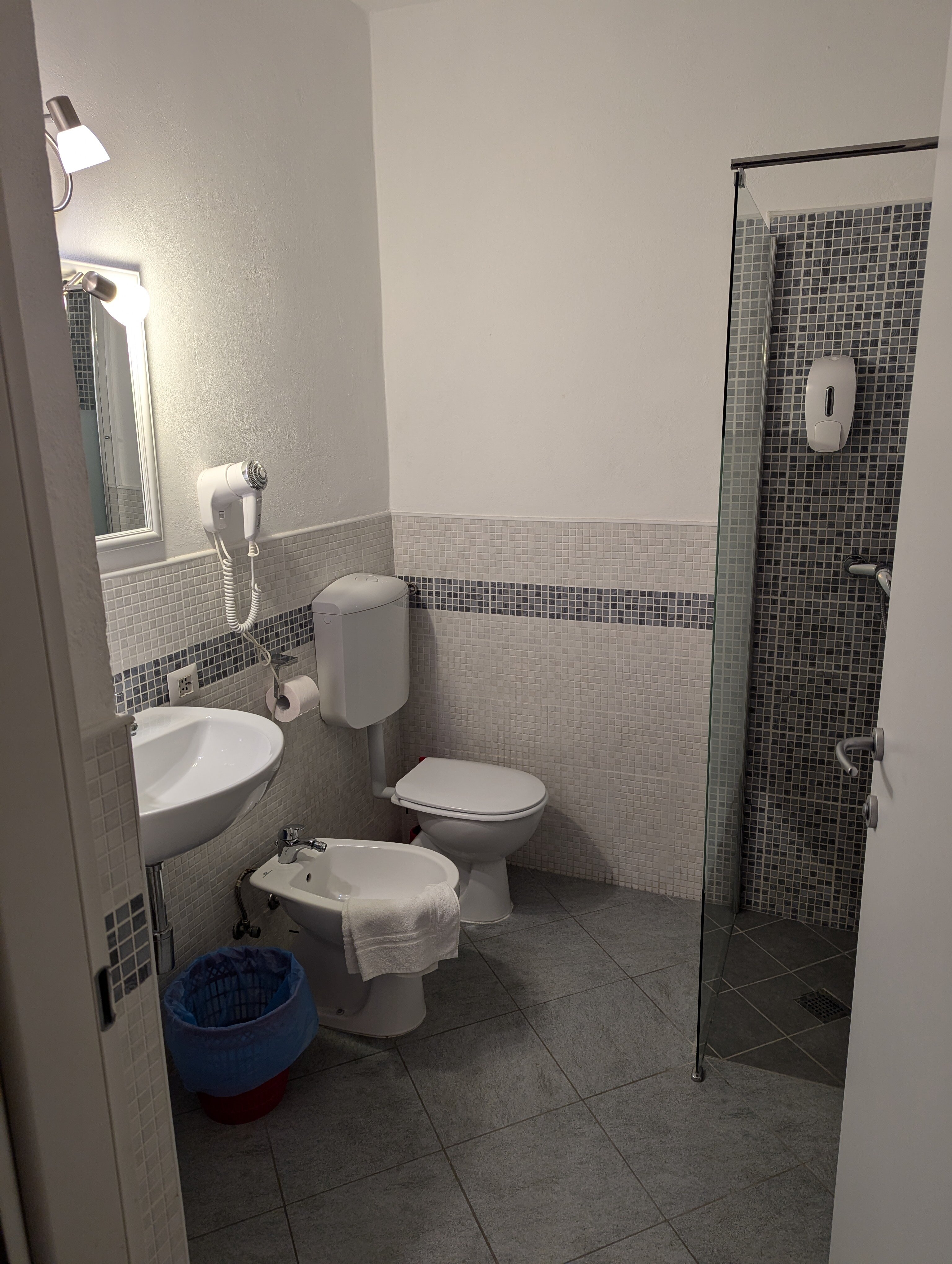 Hotel Ristorante Sassi Rossi-浴室