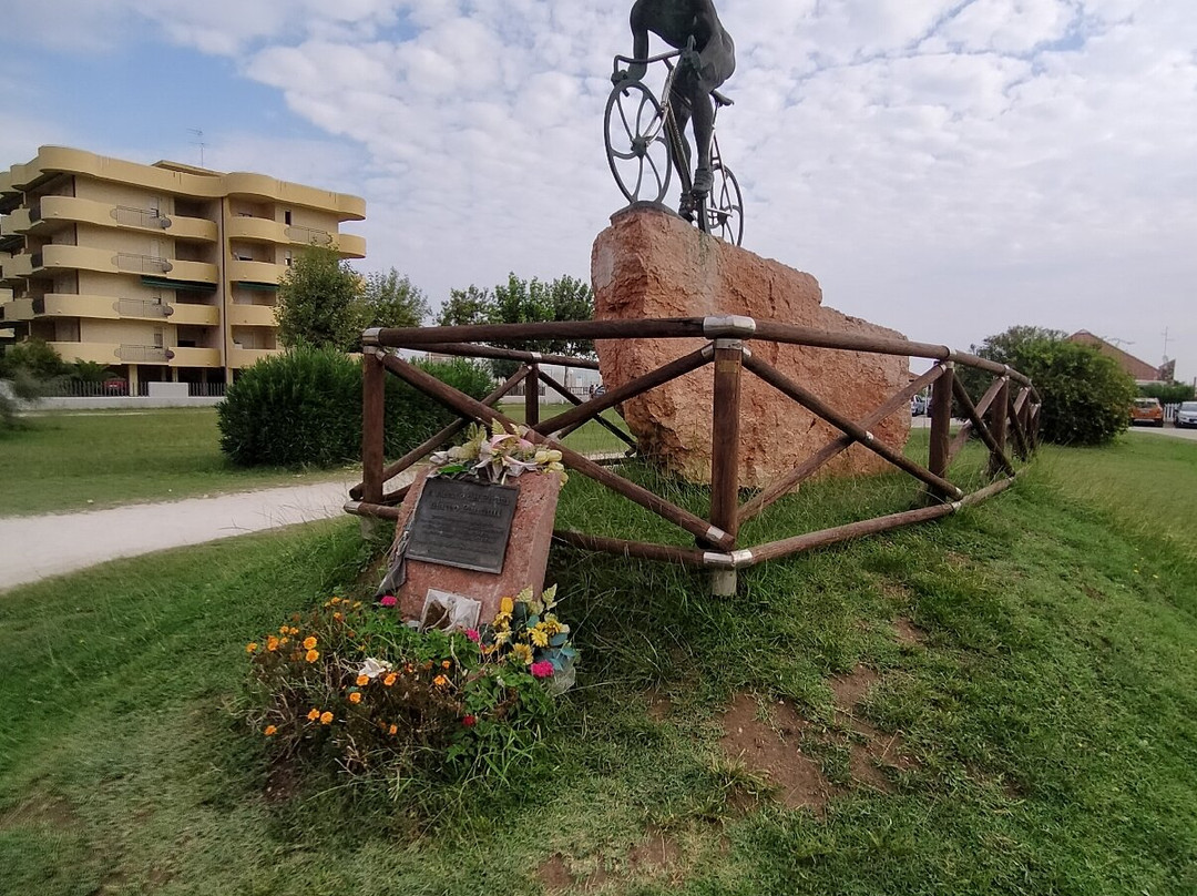 Monumento a Marco Pantani景点图片