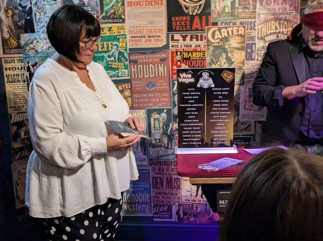 The Small Space Theatre-巴里必去景点