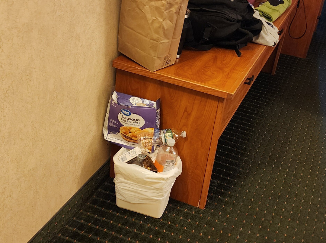 怀特河套房酒店主图