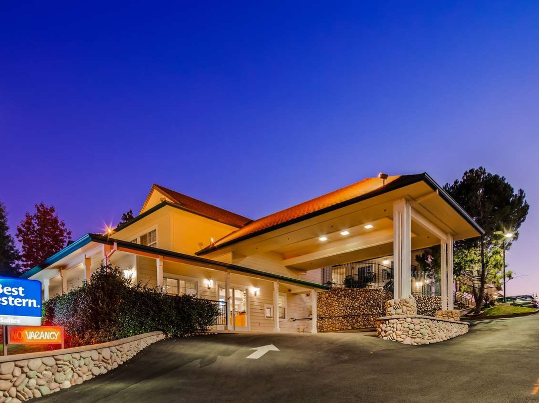 Best Western Cedar Inn & Suites主图