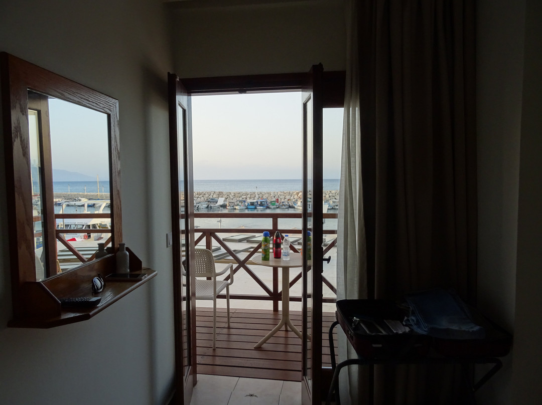 Y&p Latchi Hotel主图