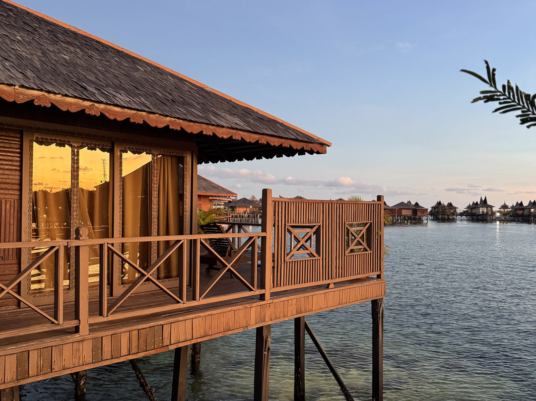 西巴丹水上屋主图