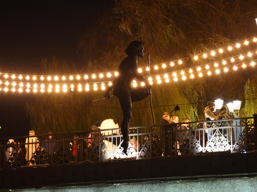 Tightrope Walker - sculpture景点图片