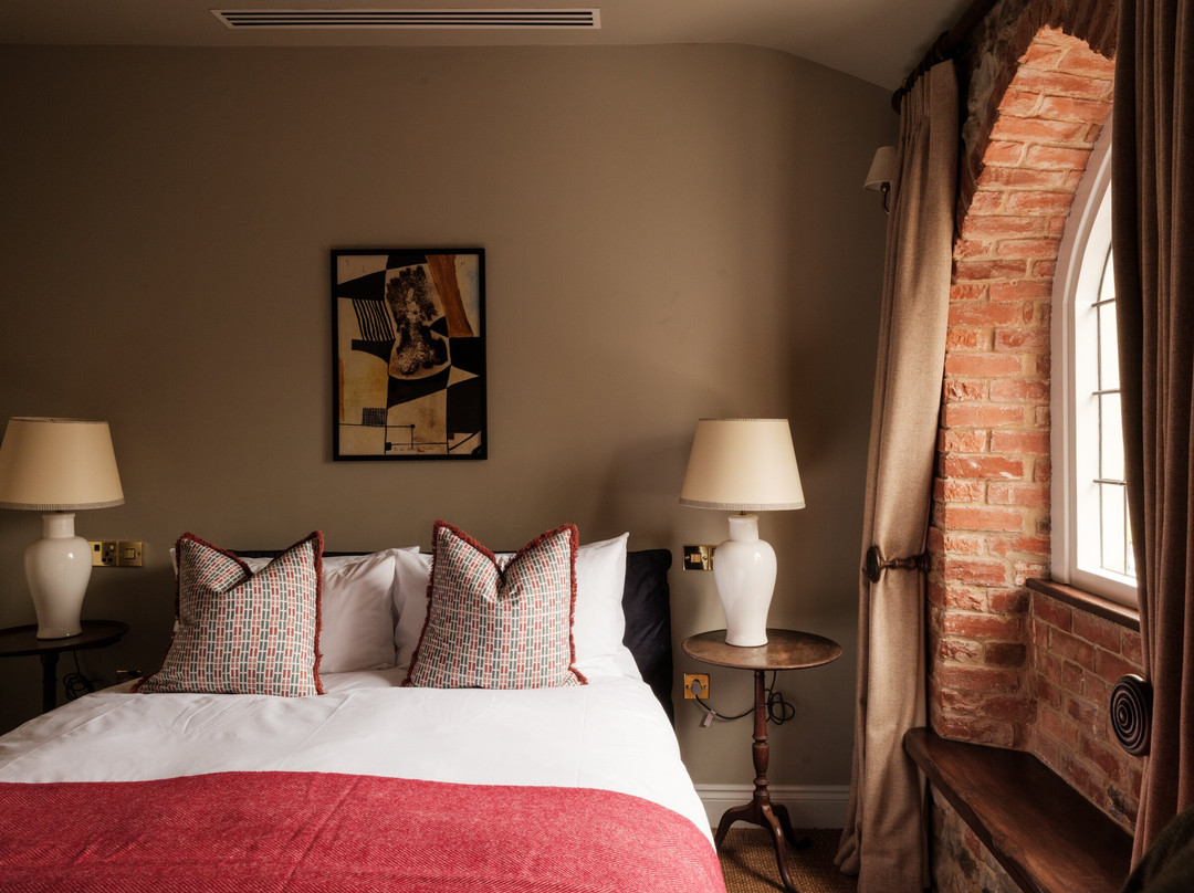 The Manor House Inn主图