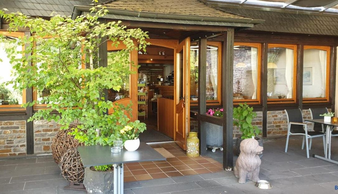Weinhaus Serwazi-Zenzen