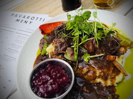 Pavarotti Pub & Restaurant