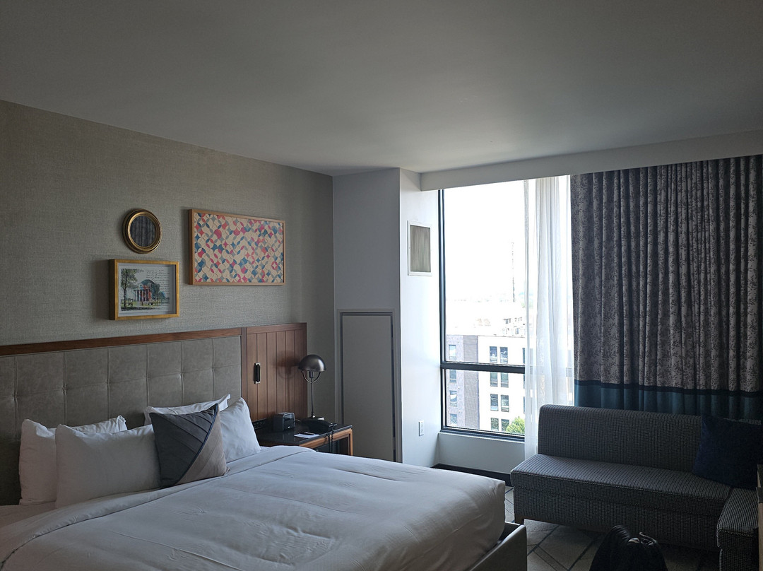 The Draftsman, Autograph Collection主图