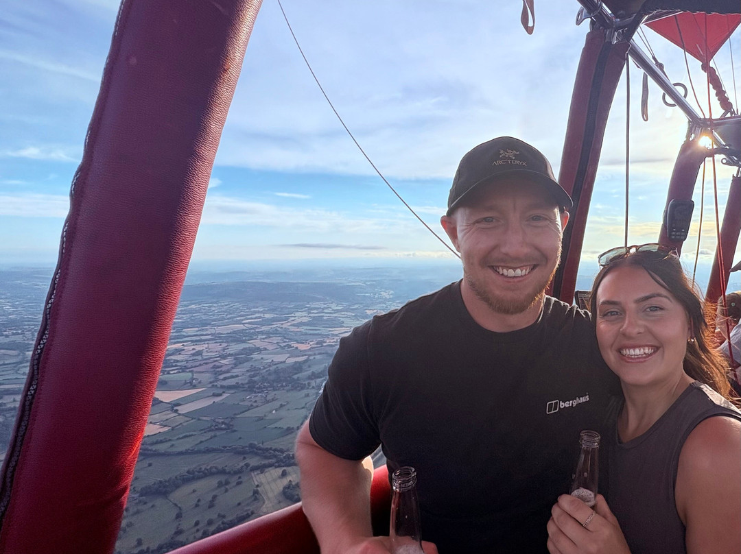 Virgin Balloon Flights - Raglan, Vale of Usk-Raglan必去景点