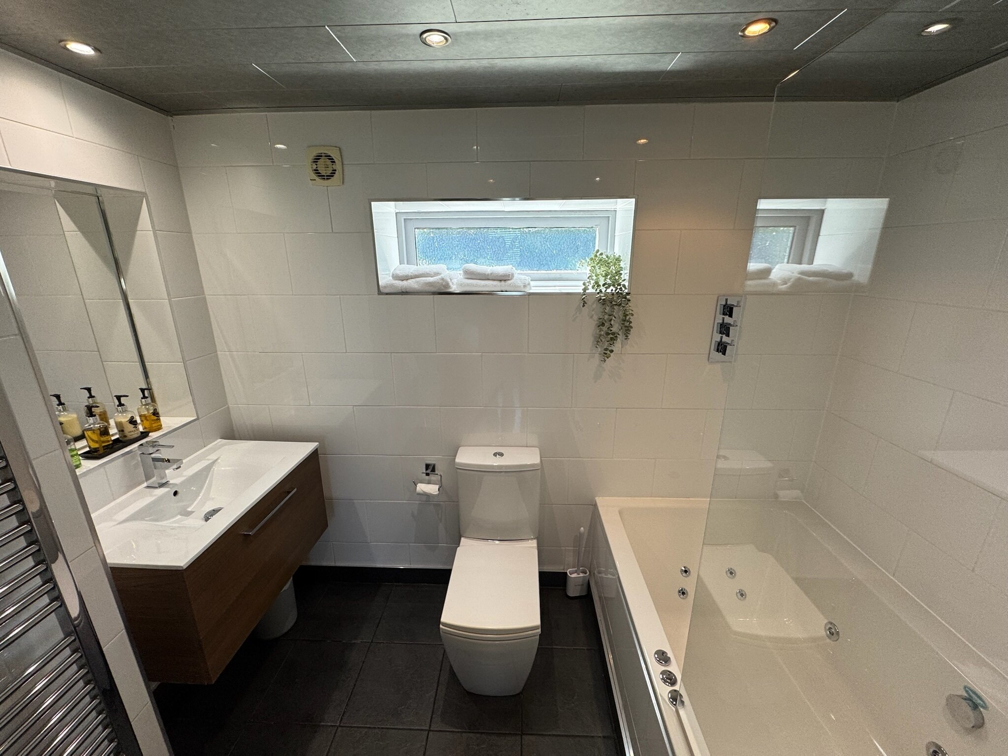 Hot Tub Hideaway-浴室