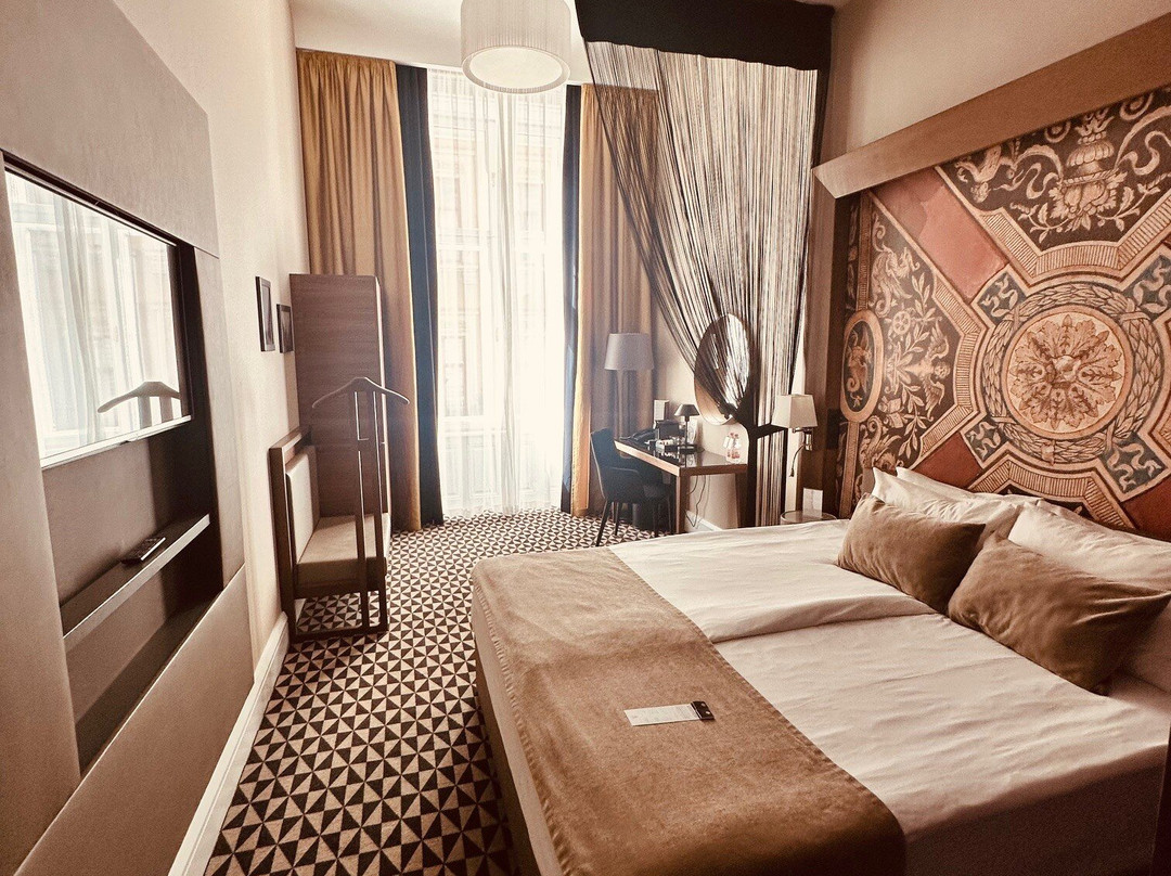 布达佩斯时光酒店主图