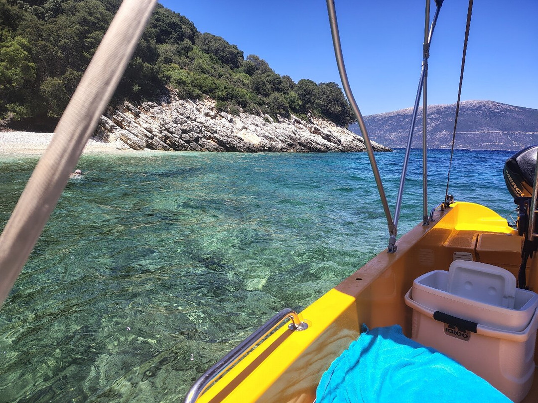 Yellow Boats Company-阿吉亚埃菲米亚必去景点