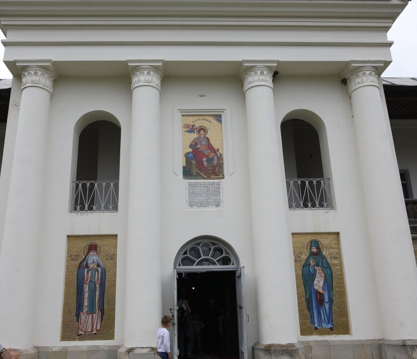 Le Cloître Du Monastère De Neamț-Targu Neamt必去景点