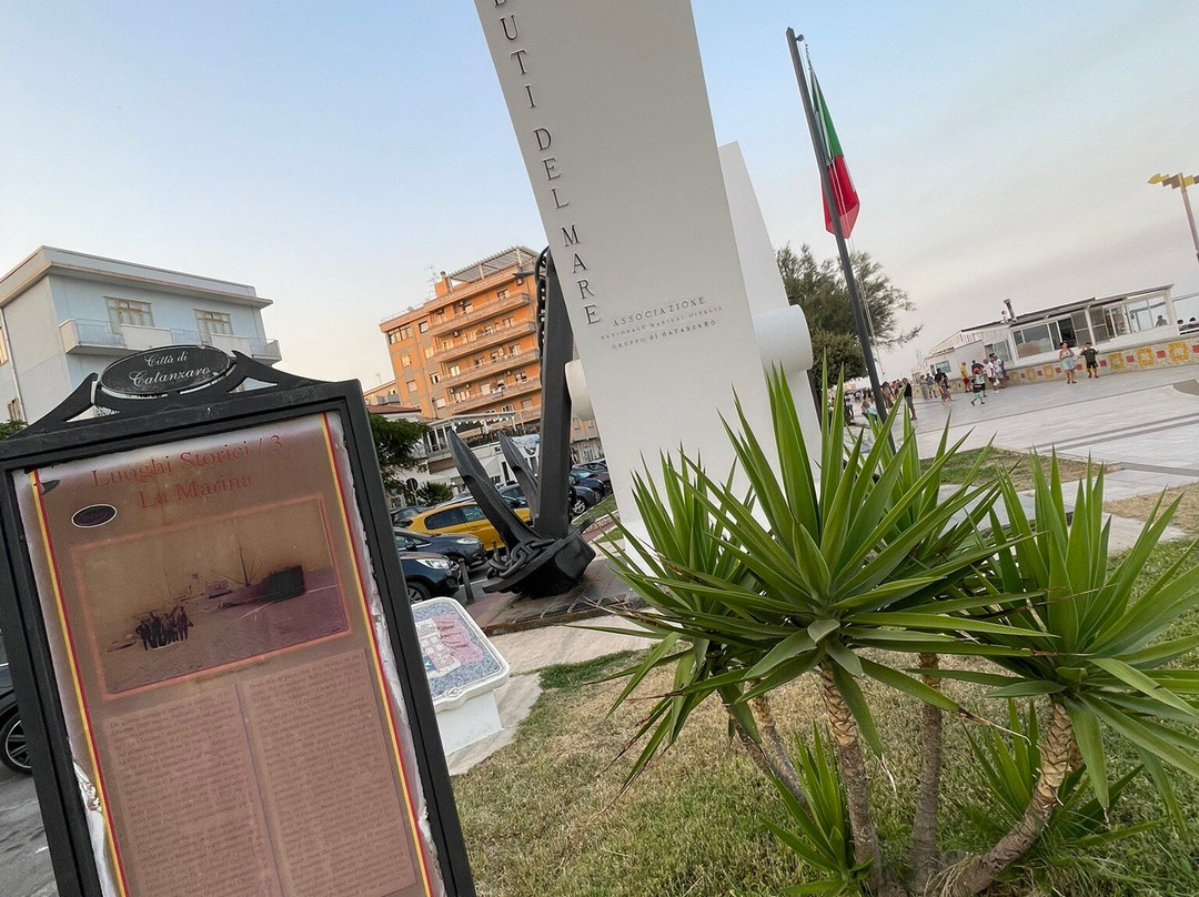 Monumento Ai Caduti Del Mare-Catanzaro Lido必去景点