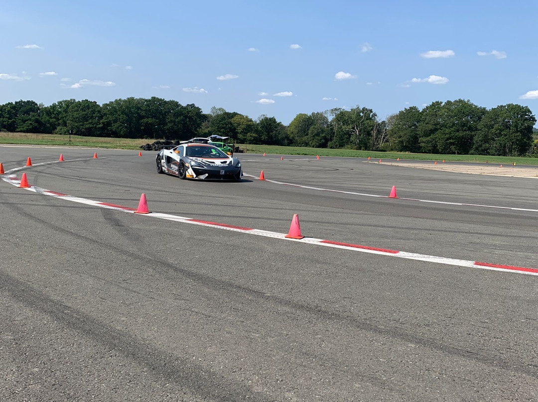 Everyman Racing Dunsfold Aerodrome-Cranleigh必去景点