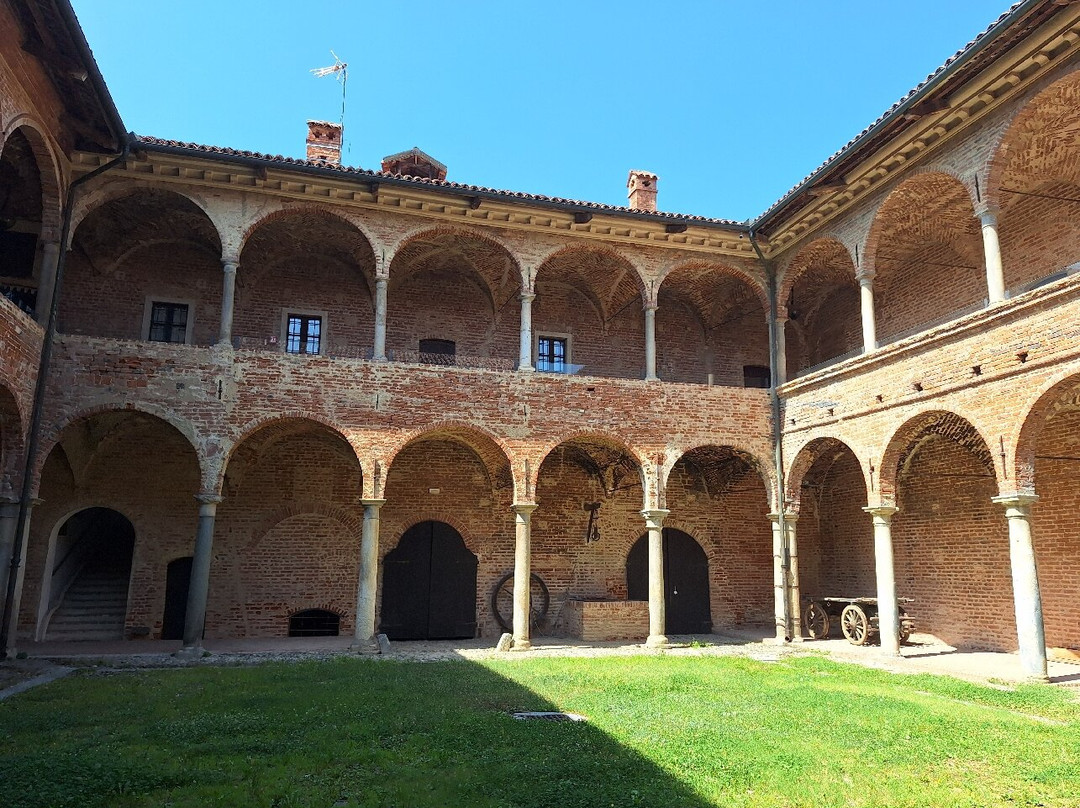 Castello Quattro Torri Di Arignano-Arignano必去景点