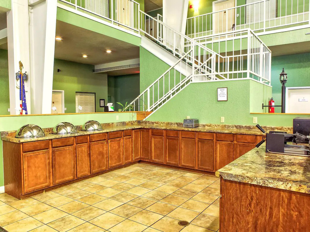 Coratel Inn & Suites By Jasper Mccook主图