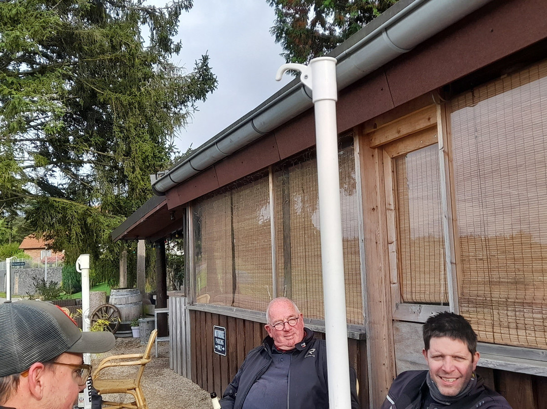 Red House on the Hill主图