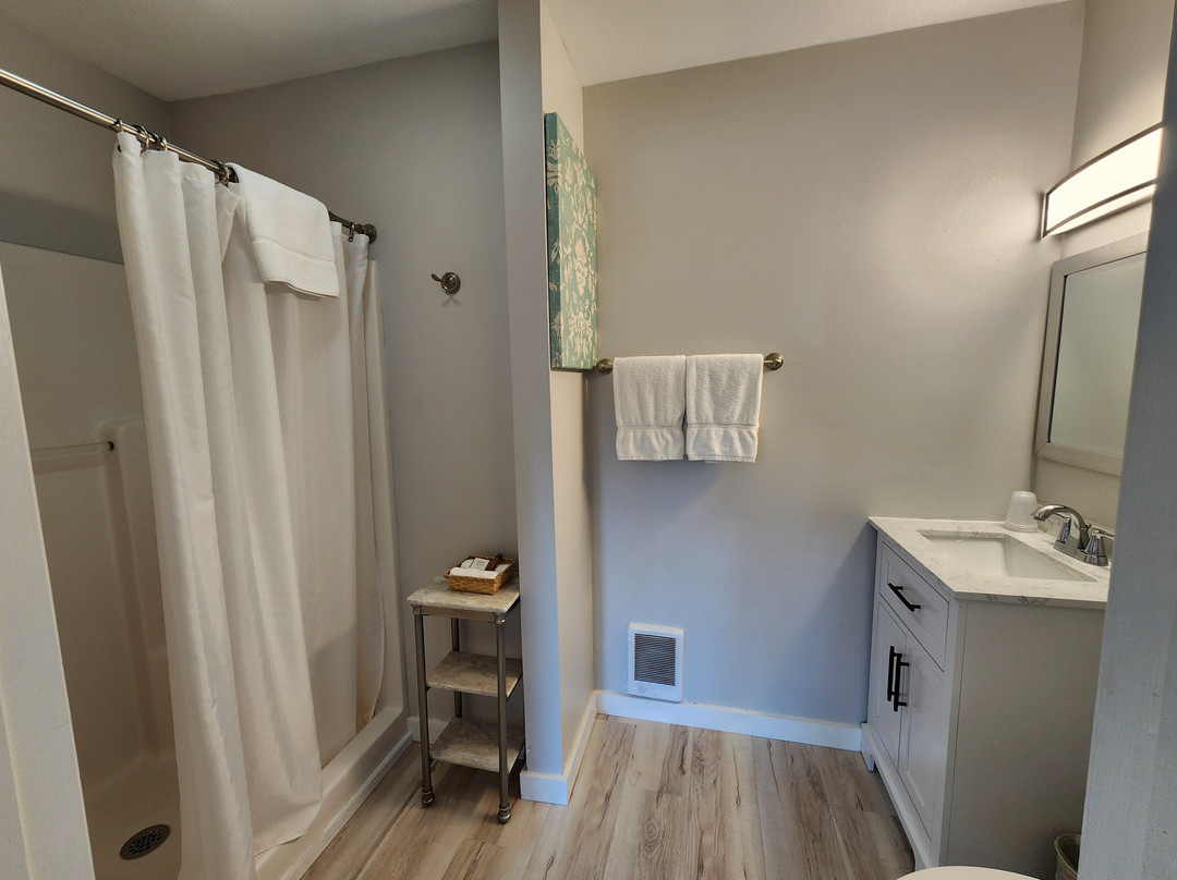 East Shore Lodging主图