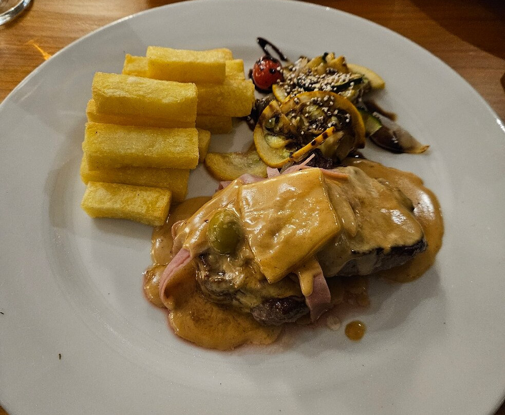 El Crater Hotel主图