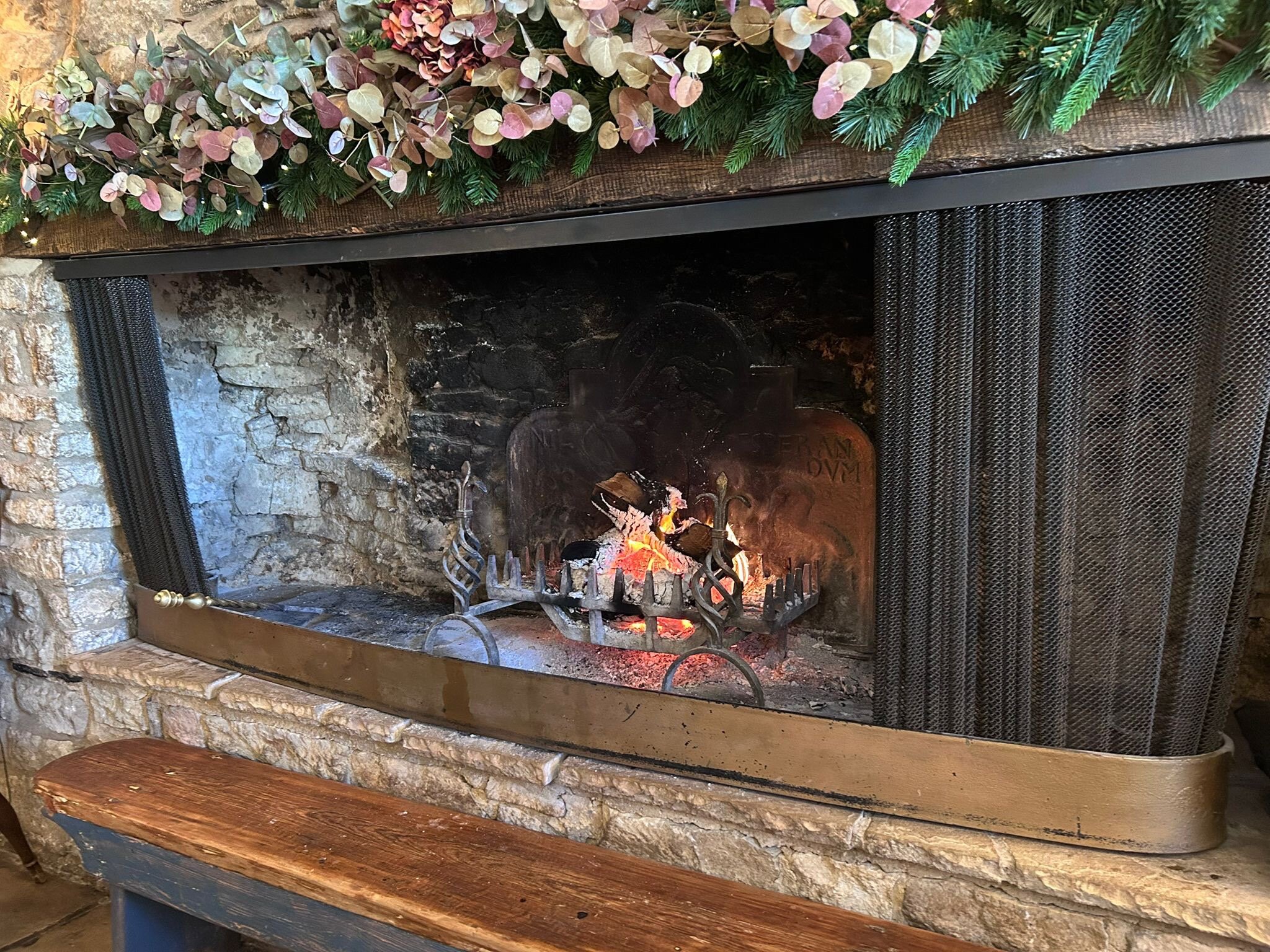 The Bird in Hand-官方