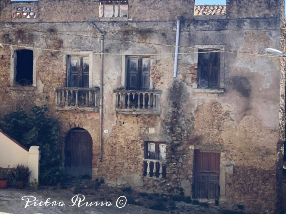 Palazzo delle Ostetriche Rustici Fertonani-Marina di Strongoli必去景点