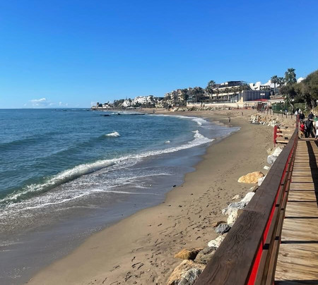 卡拉翁达钟楼酒店主图