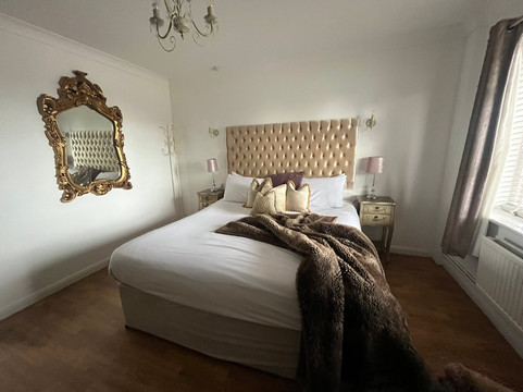 王之首旅馆主图