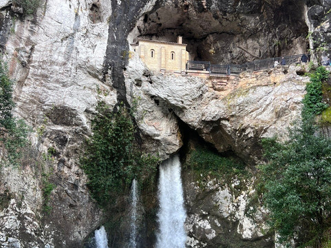 Basilica de Santa Maria la Real de Covadonga-Covadonga必去景点