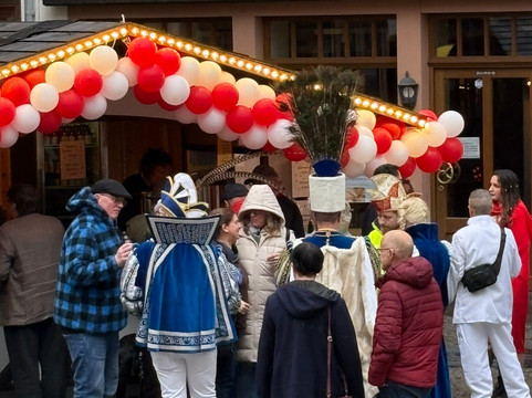 Mittelalterlicher Marktplatz-贝恩卡斯特尔－屈斯必去景点