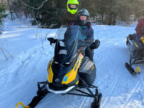 Munising Snowmobile Rentals-缪尼辛必去景点