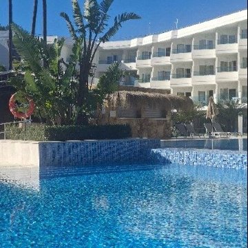 穆罗海滩伊贝罗斯塔海浪酒店-泳池