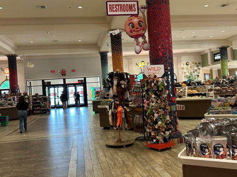 Eddie World-Yermo必去景点