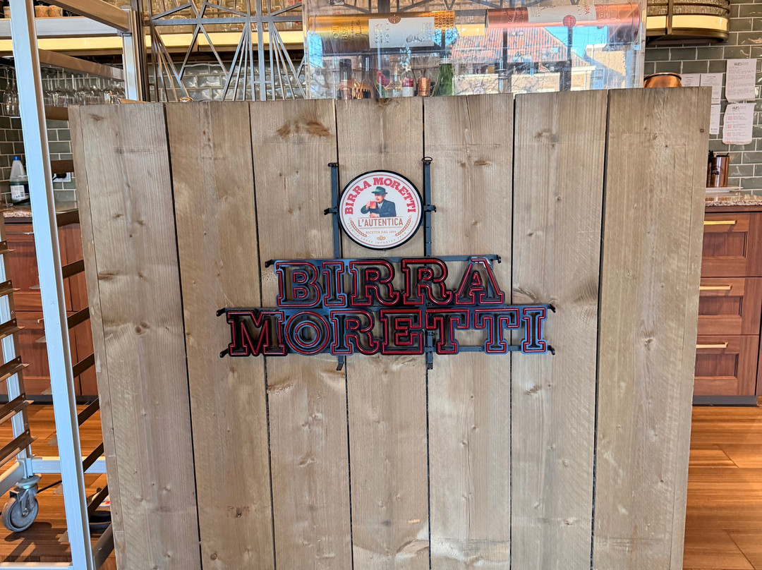 瓦利斯大酒店主图