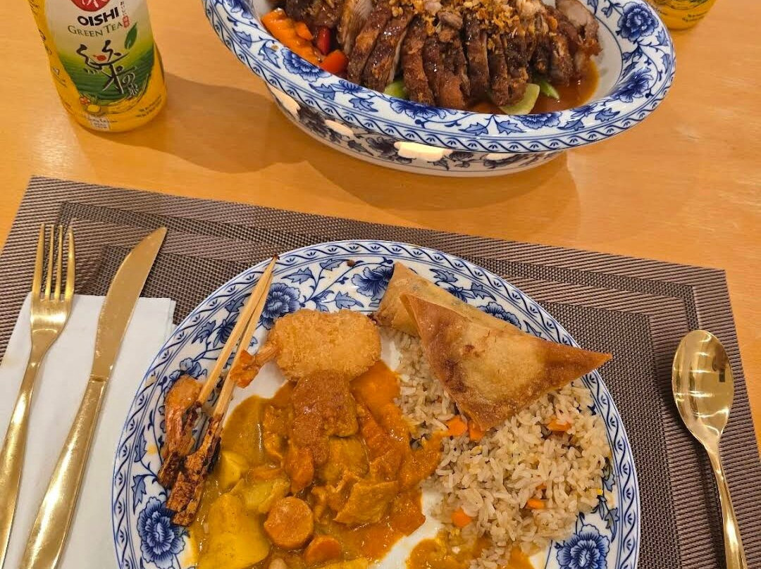 Luv 2 Eat Thai Restaurant