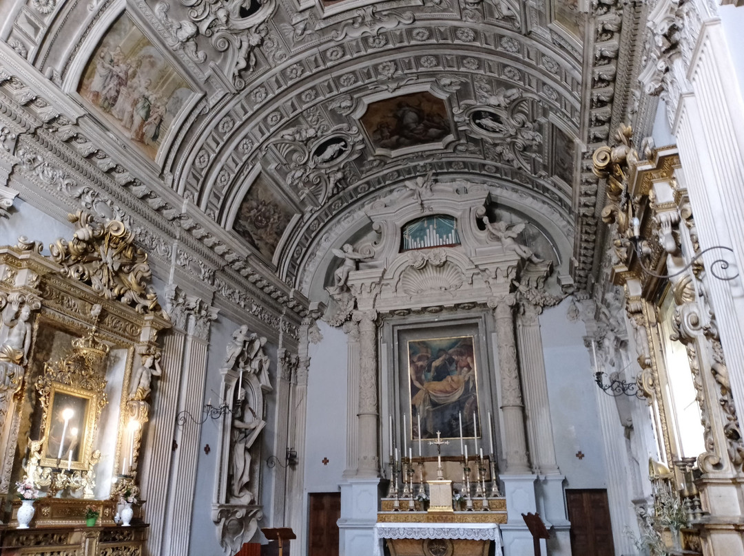 Chiesa di Santa caterina-Urbania必去景点