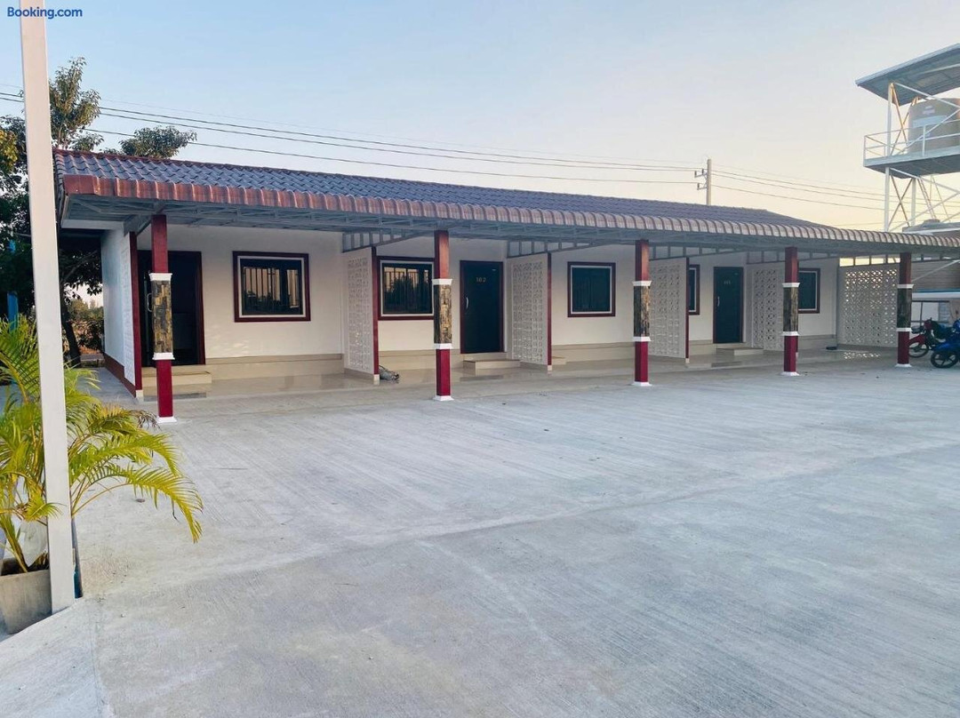 Baan Rai Plai Na (Farmhouse Homestay)