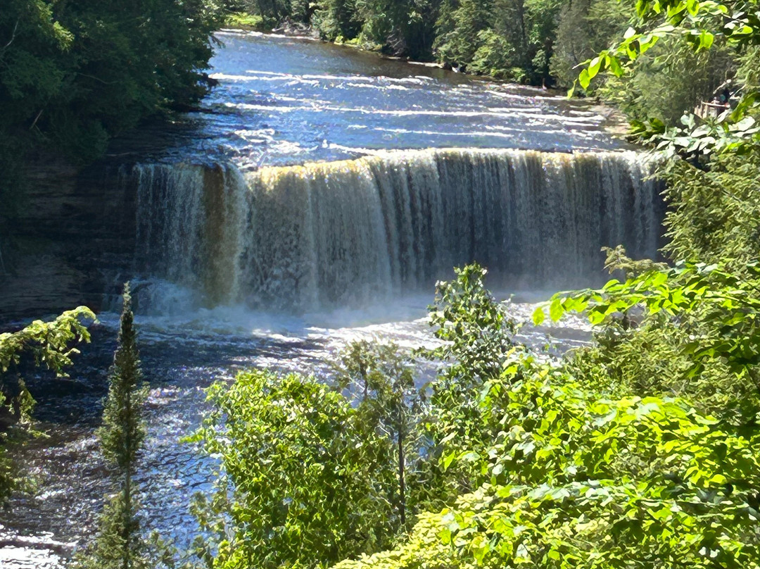 Tahquamenon Falls State Park-Paradise必去景点