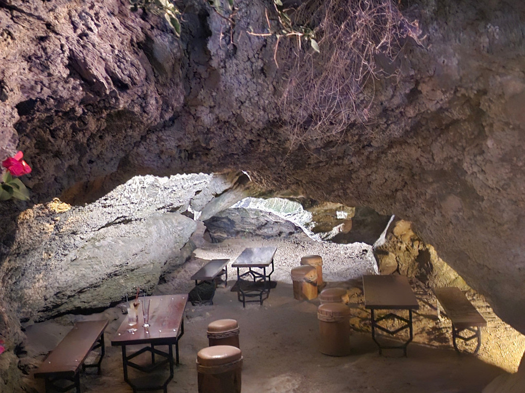 Cave Bar-卡拉马其必去景点