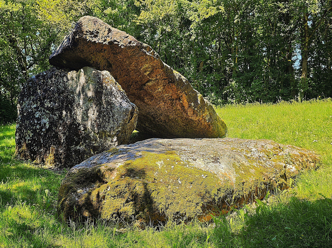 Dolmen Les Palets De Gargantua