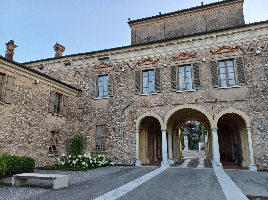 Palazzo Barbieri-Padenghe sul Garda必去景点