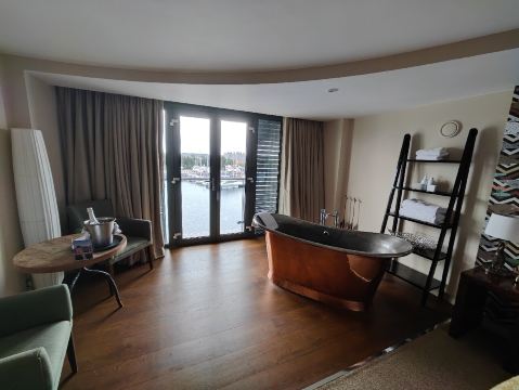 盐仓海港酒店-旅行者