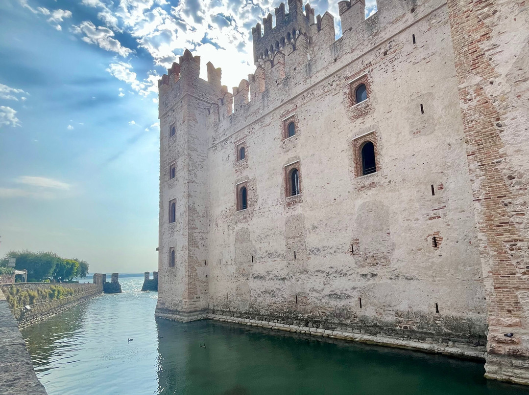 Castello Scaligero-锡尔苗内必去景点