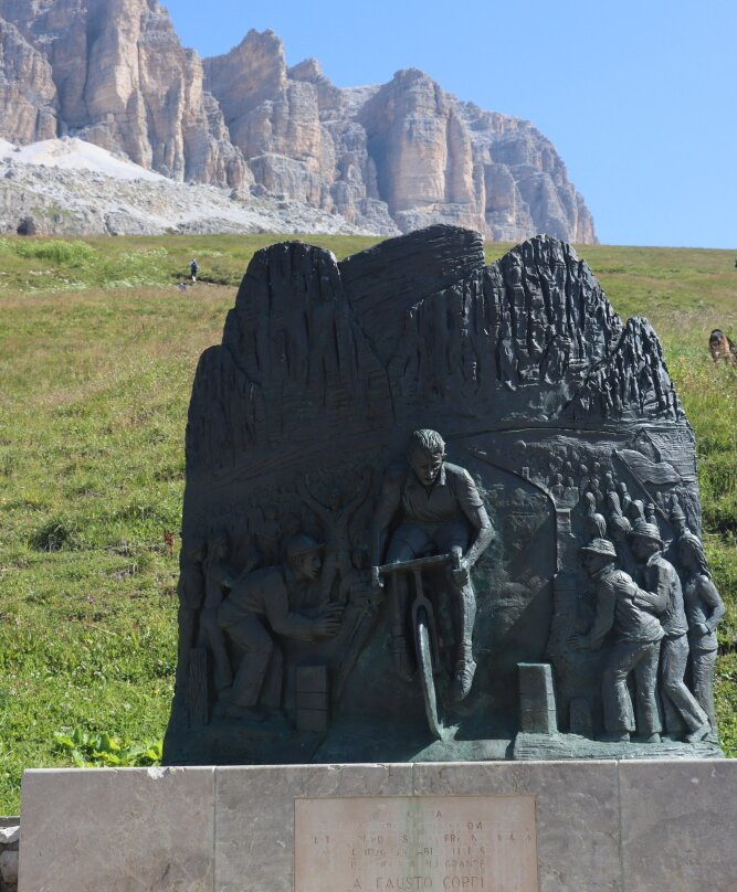 Monumento a Fausto Coppi-卡纳泽伊必去景点