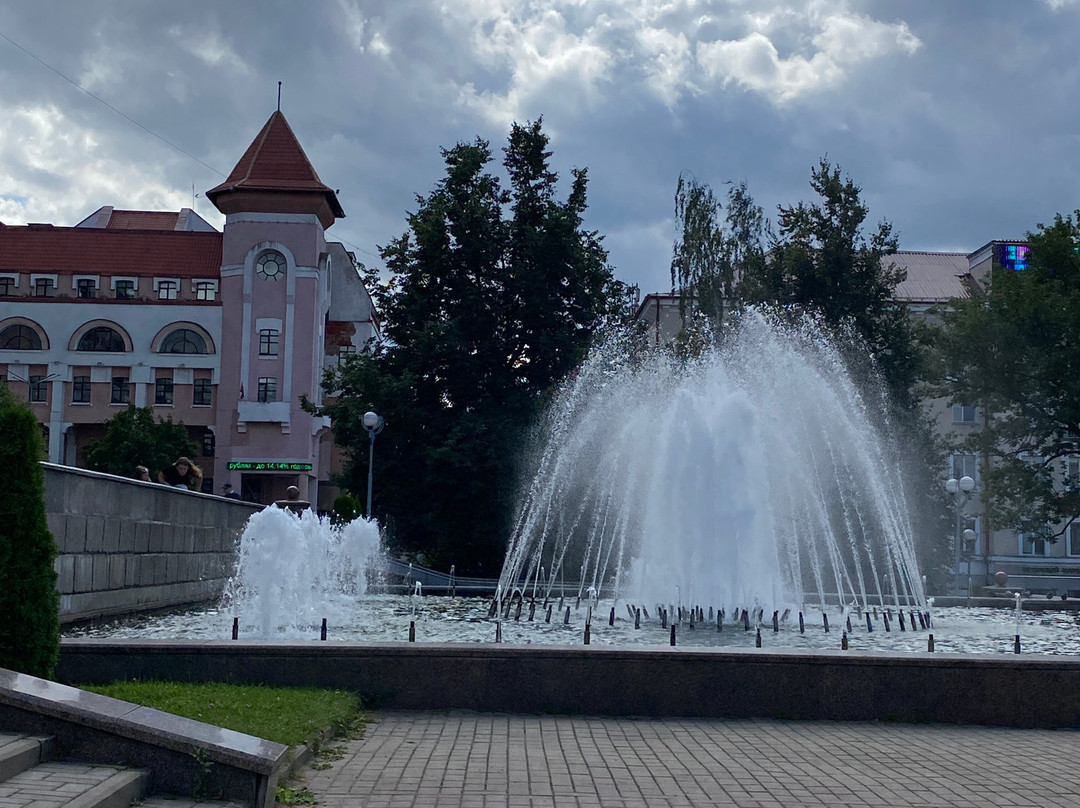 Fountain in Komsomolskiy Square-莫吉廖夫必去景点