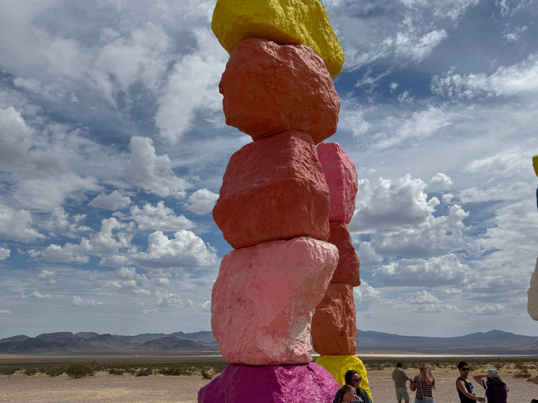 Seven Magic Mountains-Jean必去景点