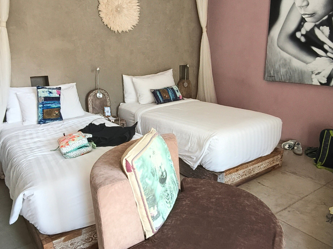 水明漾蓝色卡玛绿洲酒店主图